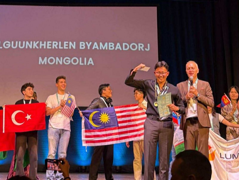 Монгол Улс Англи хэлний олимпиадын дэлхийн аваргатай боллоо